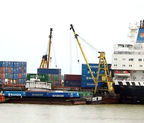 Cước tàu biển giảm mạnh
