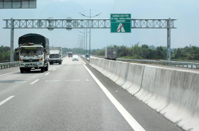 Sẽ xây dựng nhiều đường cao tốc 2 làn xe do chưa đủ vốn