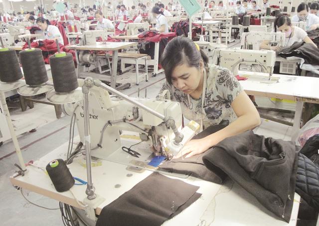 Hàng xuất khẩu lo giảm sức cạnh tranh
