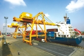 Vinalines muốn giữ cảng, bán tàu