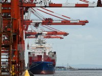  Xuất khẩu chậm đè nặng triển vọng tăng trưởng kinh tế Nhật