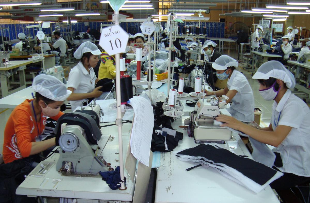 Lo đơn hàng dệt may “chảy” sang Lào, Myanmar