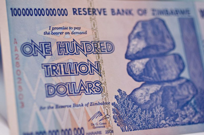 TIỀN MỚI CỦA ZIMBABWE GỢI NHẮC CẢNH LẠM PHÁT 500 TỈ %