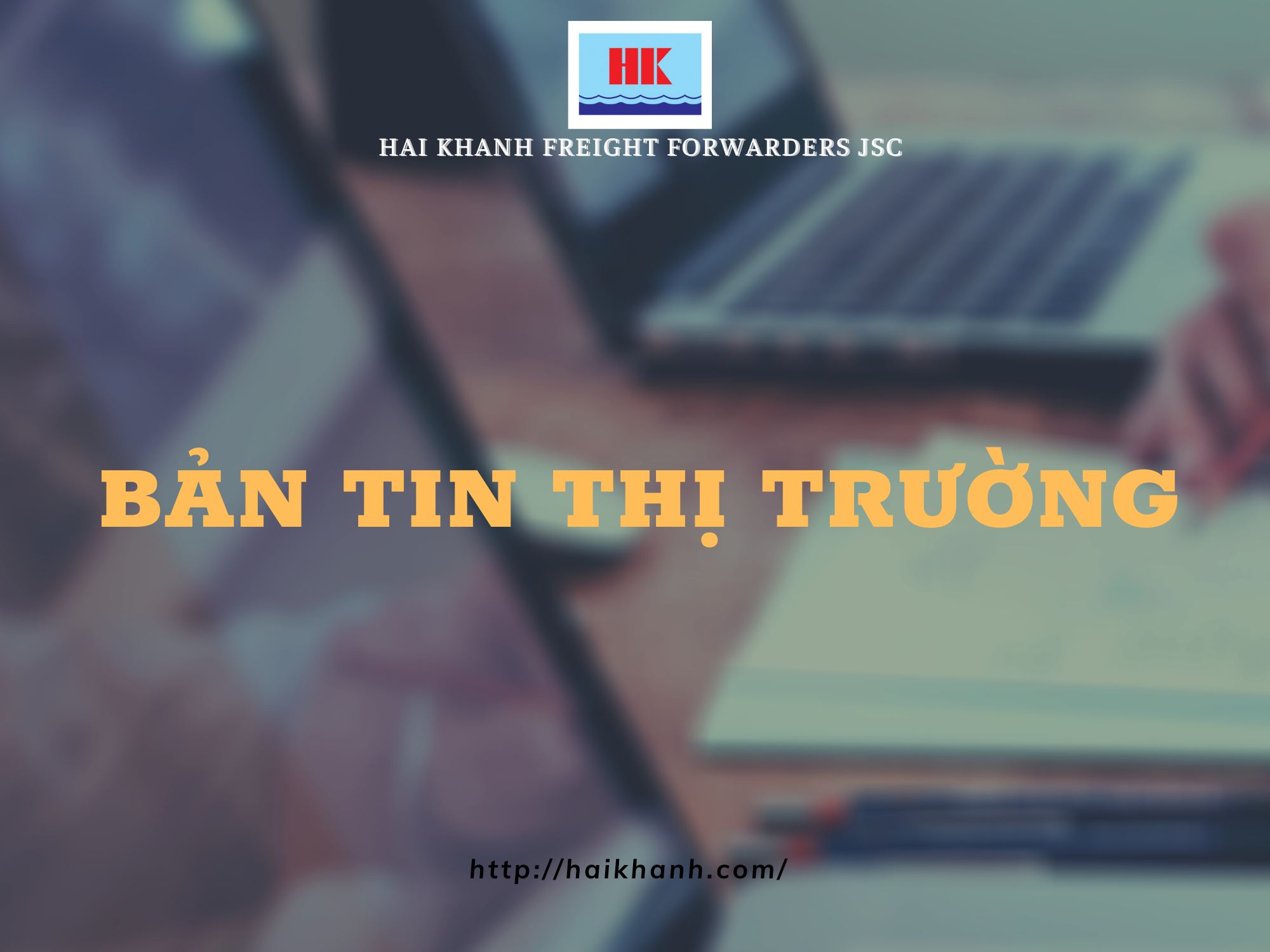 Giá cước vận chuyển container tăng vọt.