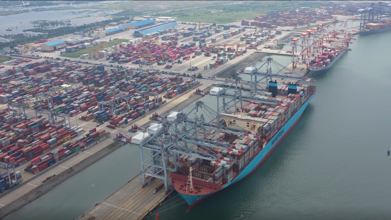 Tàu container lớn nhất thế giới cập cảng quốc tế Cái Mép