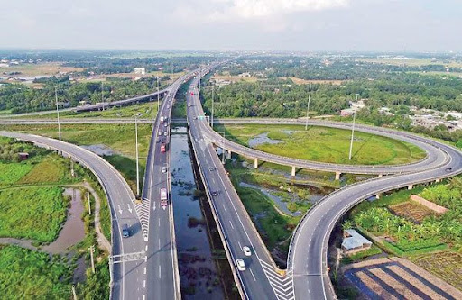 Xây dựng đoạn cao tốc đầu tiên trên đường Hồ Chí Minh