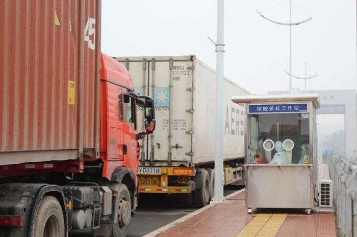 Quảng Ninh dừng tiếp nhận hoa quả, thủy sản qua cửa khẩu