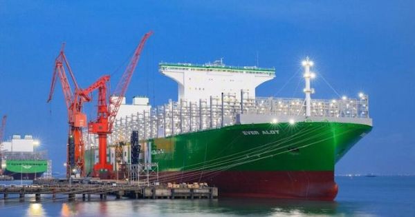 Tàu container lớn nhất thế giới Ever Alot treo cờ Panama