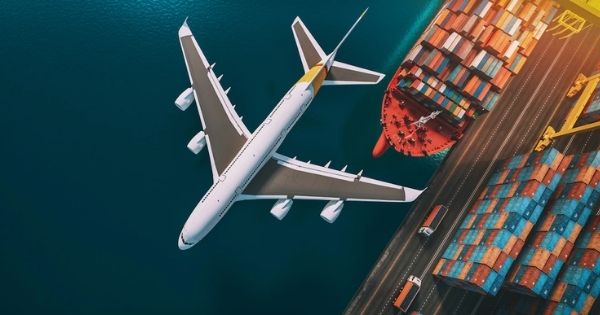 Hàng hóa chuyển từ đường hàng không sang đường biển khi giá cước giảm và các vấn đề được cải thiện