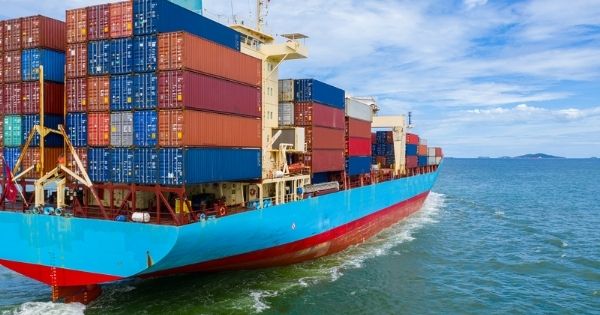 Giá cước vận chuyển container giảm mạnh đến 58% kể từ tháng 1