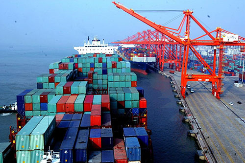 Giá cước vận chuyển container giao ngay giảm về gần mức trước đại dịch