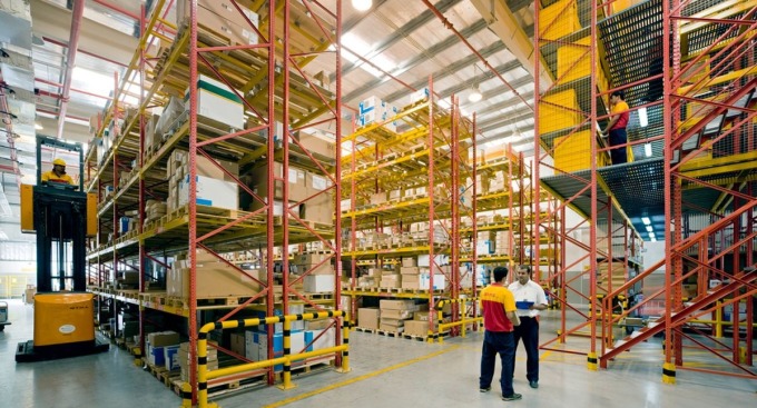 DHL cắt giảm gần 400 nhân sự ở California