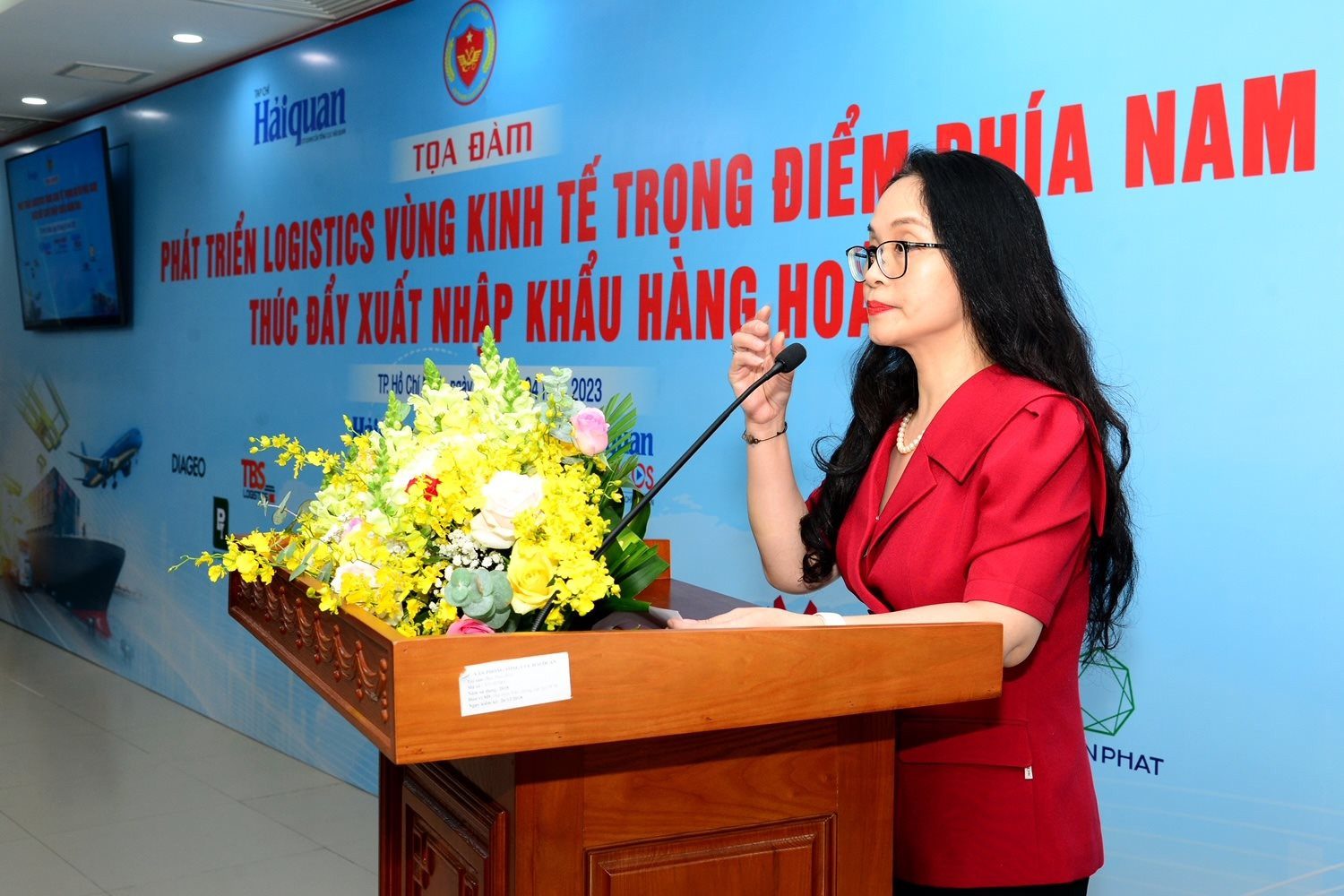 “Phát triển logistics Vùng kinh tế trọng điểm phía Nam, thúc đẩy XNK hàng hóa”