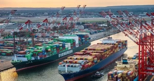 Các chủ hàng tìm kiếm giải pháp thay thế khi cuộc đình công cảng Bờ Đông sắp xảy ra