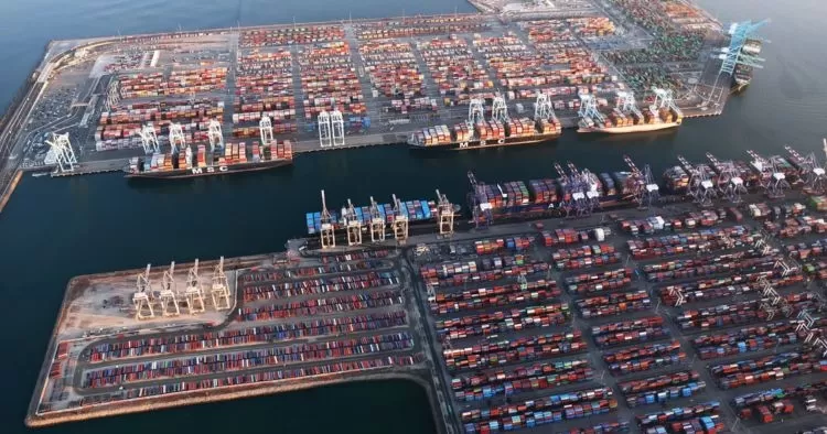 Ngành vận tải container đối mặt với tác động lớn nhất từ kế hoạch thu phí tàu được đóng tại Trung Quốc của Hoa Kỳ