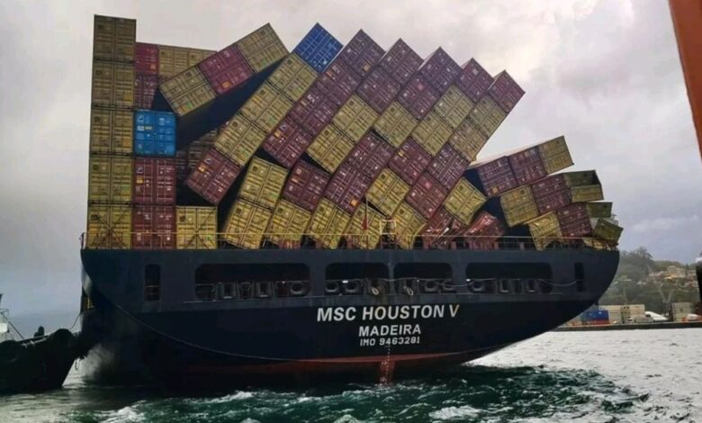 Tàu MSC mất container trong cơn bão ngoài khơi Bồ Đào Nha