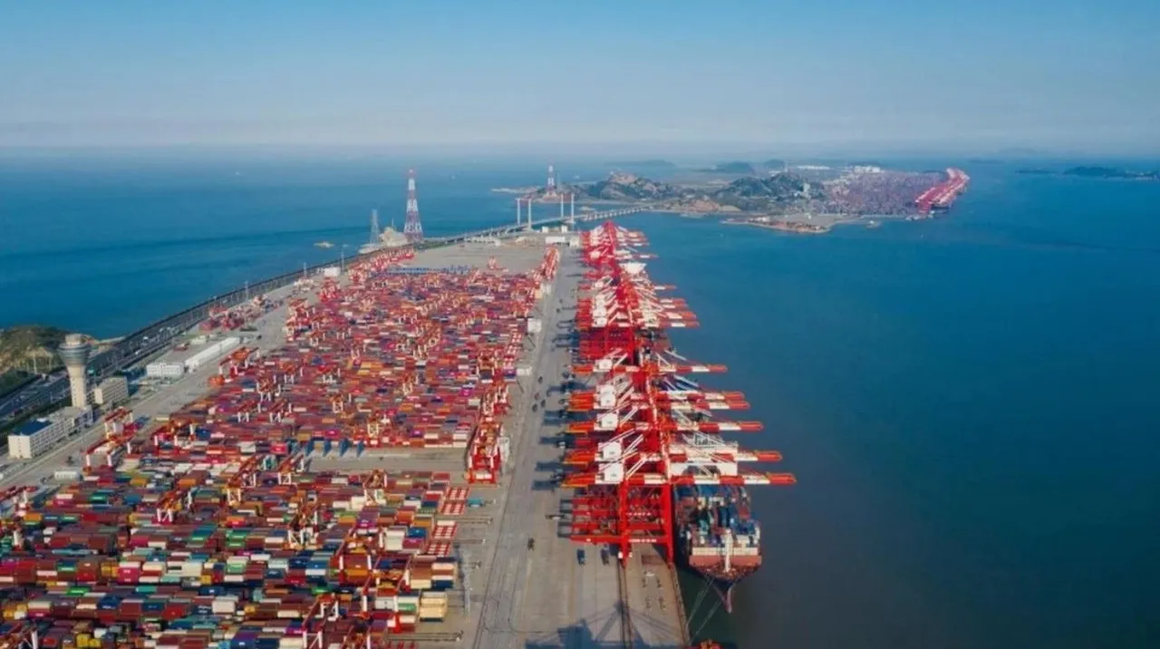Thượng Hải duy trì vị thế cảng container sôi động nhất thế giới trong nửa đầu năm